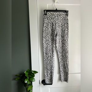 Aerie Offline Gray Scale Leopard Print Leggings